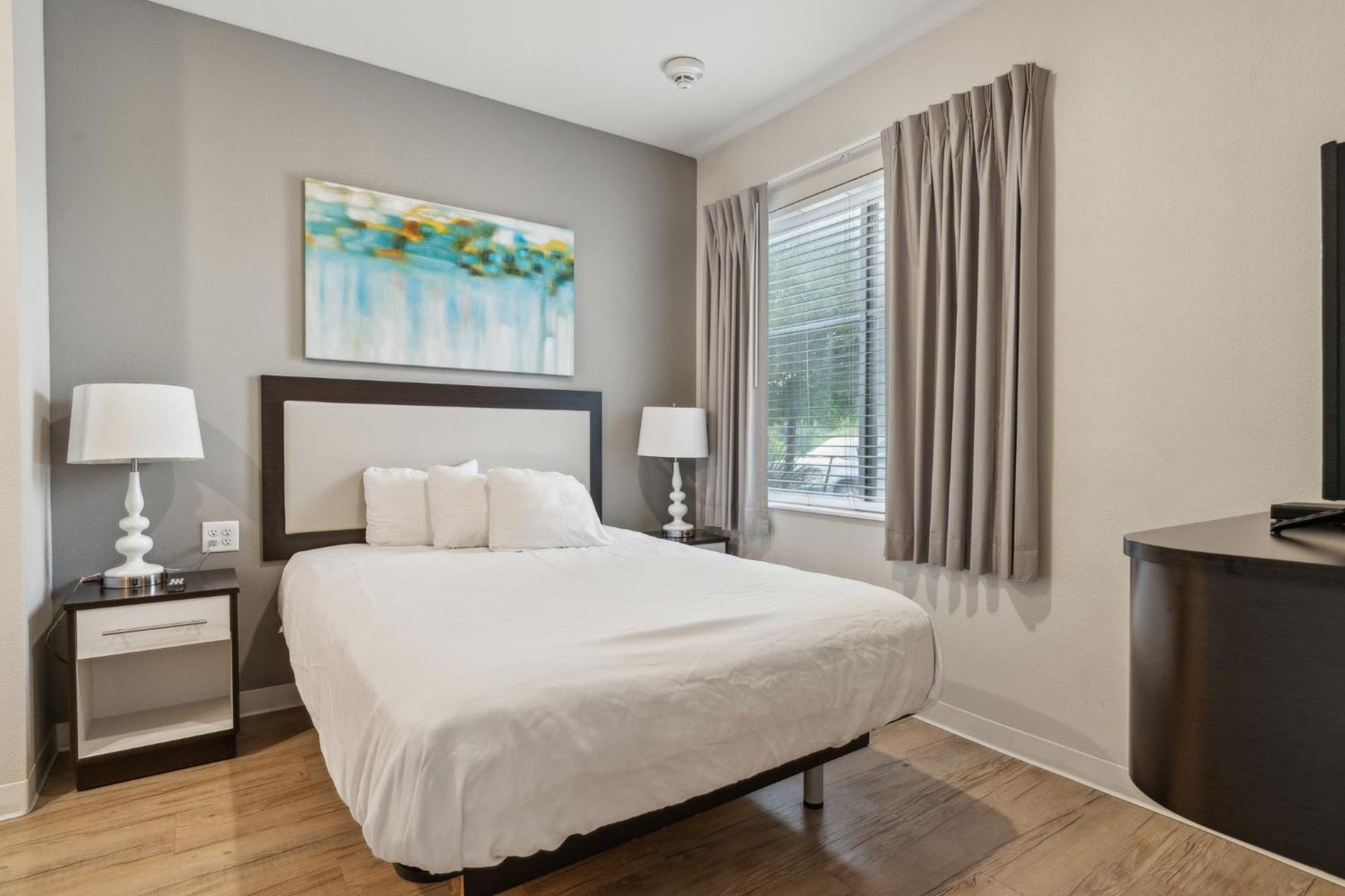 Apartment Simplicity At The Rim 1116 San Antonio